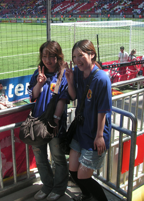 Bild von zwei weiblichen japanischen Fans