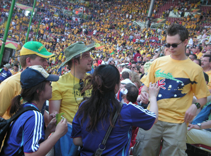 Bild von japanischen und australischen Fans